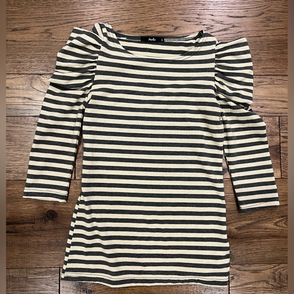 Ruffled sleeves 3/4 grey and cream stripped glitter top-small